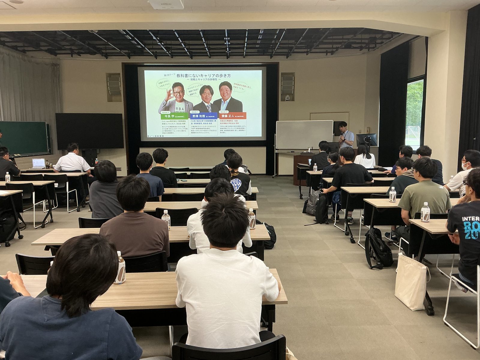 テーマと登壇者を紹介するスライド